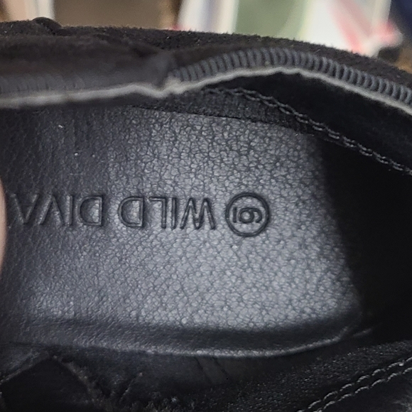 Wild Diva Black Faux Suede Black Ankle Booties size 6 - Picture 9 of 9